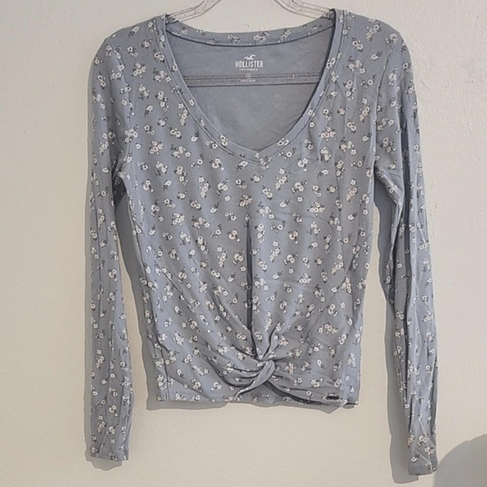 NWOT Hollister Silver Tie Front Fitted Blouse